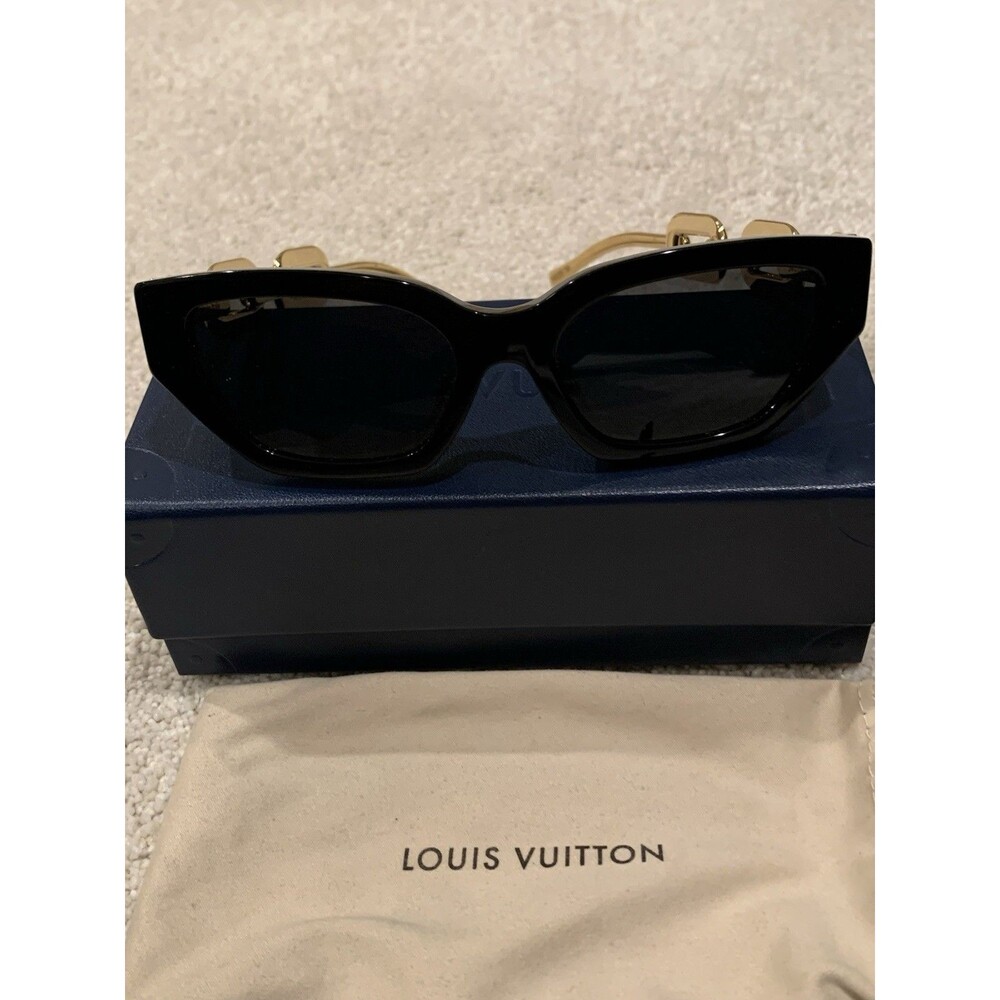 Louis Vuitton Women's My LV Chain Sunglasses Cat Eye Z1473E Box Dust Bag - Picture 12 of 12